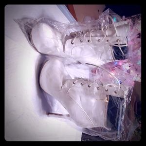Brittany 11 lace boots